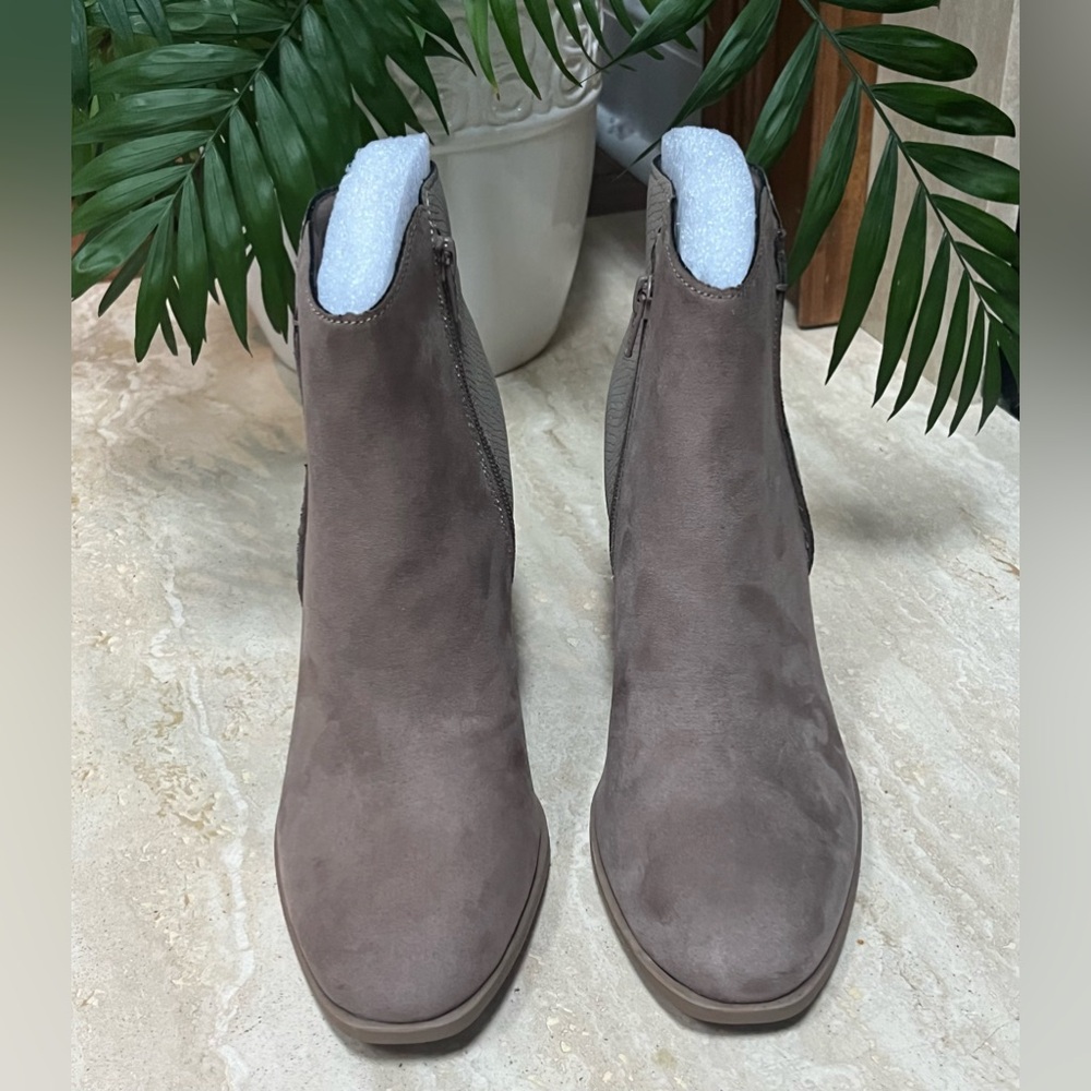 NWT Sun + Stone Women’s Gracey Faux Suede Booties - Picture 9 of 12